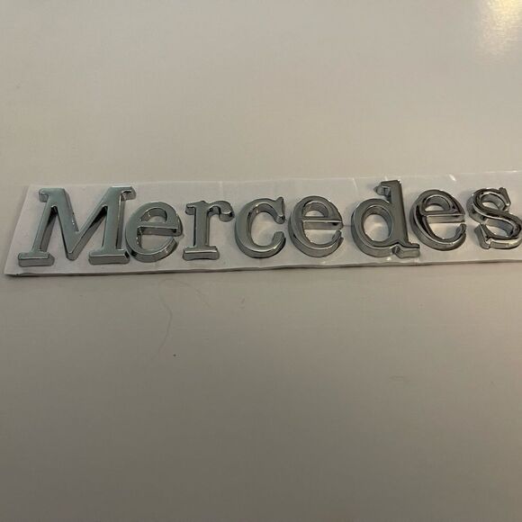 Mercedes 3D Emblem in Silver NWT - Picture 2 of 7